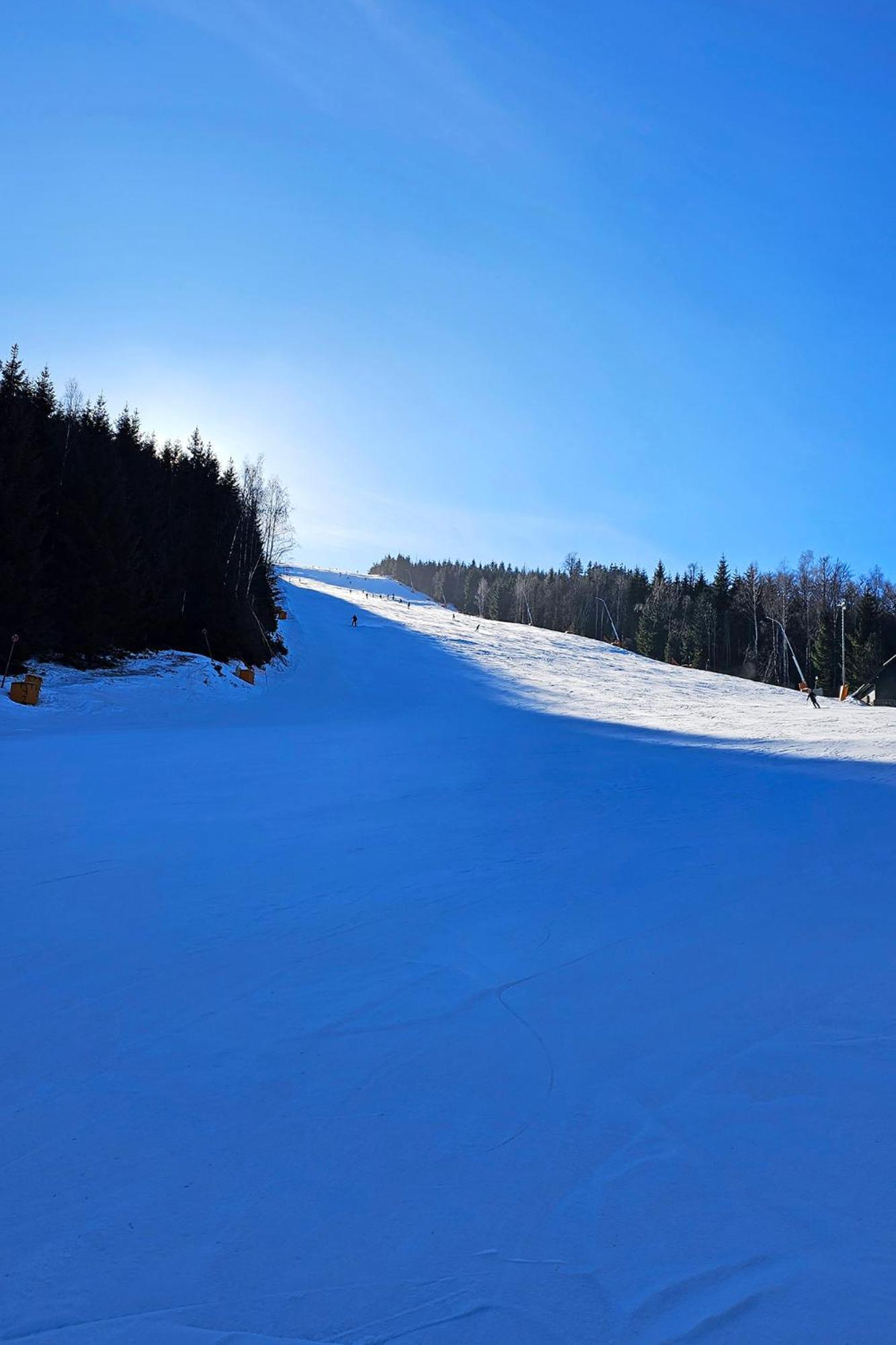 Enjoy Harrachov - Atraktivní slunné studio Čertovka v centru Harrachova s herní konzolí, Netflix, jedinečným výhledem na Čertovu horu a areál skokanských můstků se sjezdovkou Extérieur photo