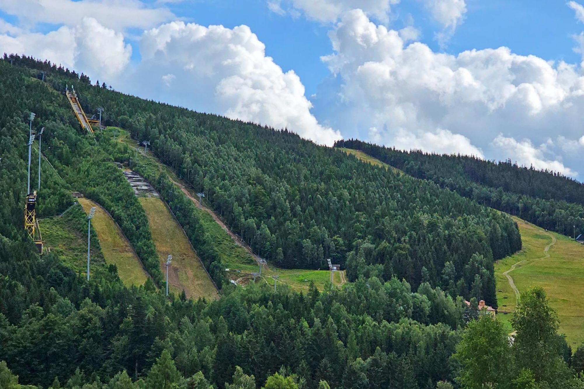 Enjoy Harrachov - Atraktivní slunné studio Čertovka v centru Harrachova s herní konzolí, Netflix, jedinečným výhledem na Čertovu horu a areál skokanských můstků se sjezdovkou Extérieur photo