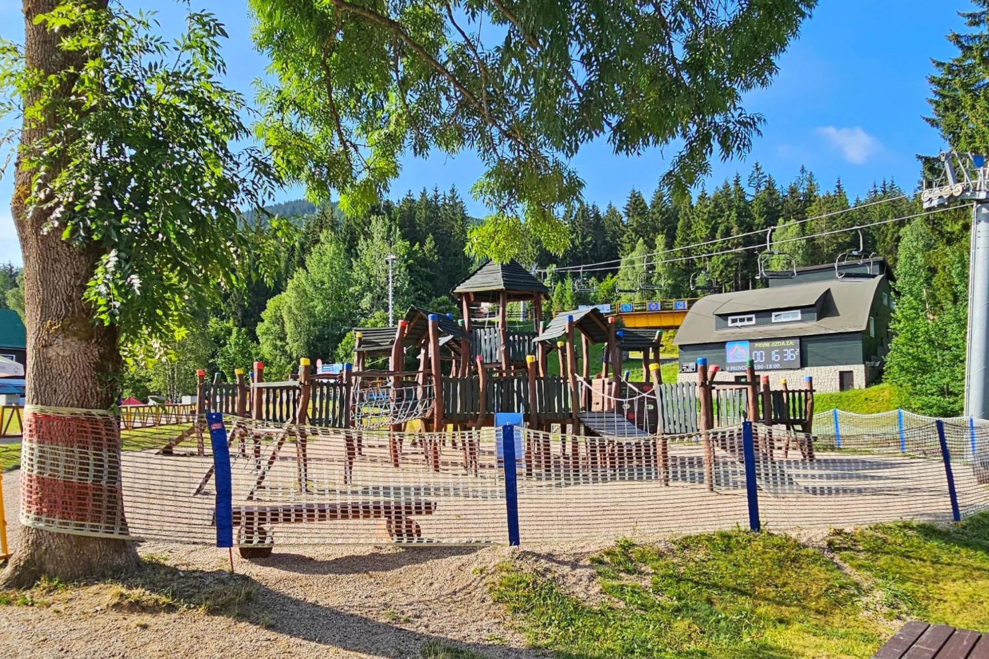 Enjoy Harrachov - Atraktivní slunné studio Čertovka v centru Harrachova s herní konzolí, Netflix, jedinečným výhledem na Čertovu horu a areál skokanských můstků se sjezdovkou Extérieur photo